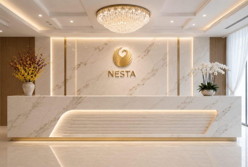 thay mới quầy lễ tân và vách logo khách sạn nesta